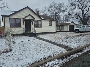 300 Clark St, Roxana, IL 62084