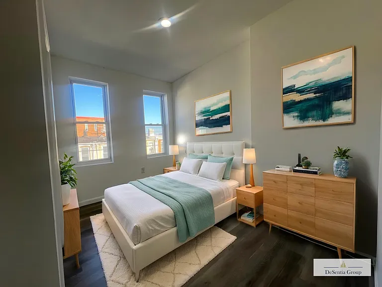 233 N Luzerne Ave — Photo 4