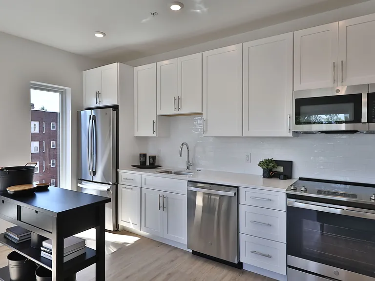 231 W Johnson Street — Photo 12