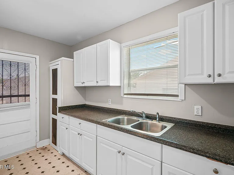3125 Van Buren Ave — Photo 15