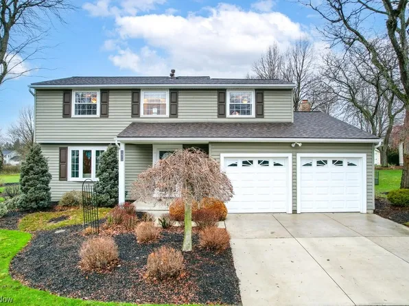 1471 Carriage Hill Dr, Hudson, OH 44236