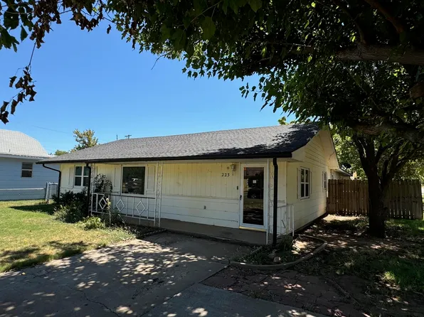1223 Walnut St, Woodward, OK 73801
