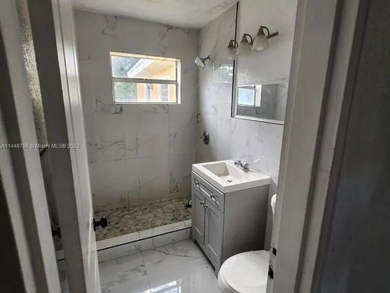 1420 N 70th Ave #1420 — Photo 6