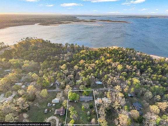 3rd image of 322 Parkside Dr