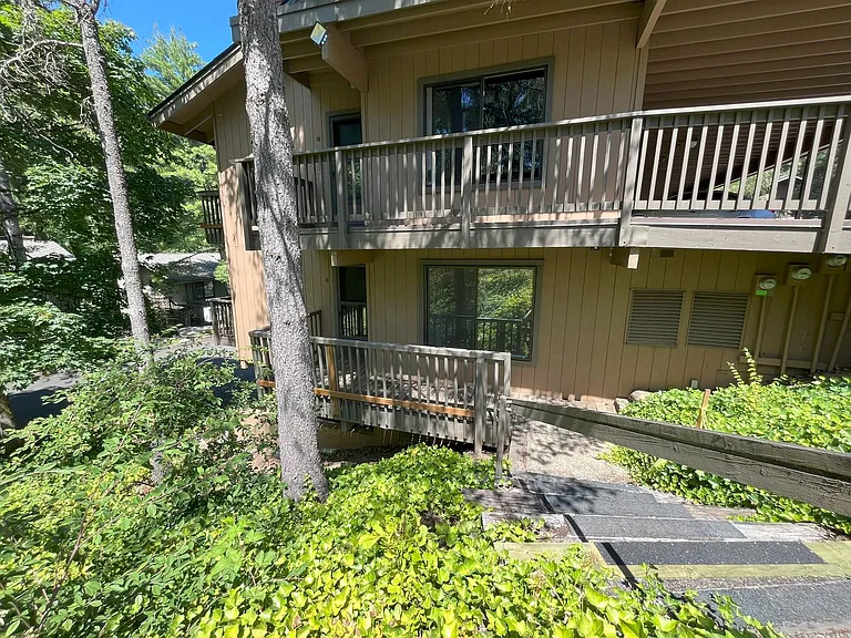 7548 SW Barnes Rd #E — Photo 1