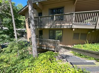 7548 SW Barnes Rd UNIT E, Portland, OR 97225