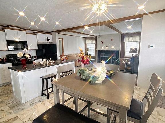 3rd image of 30 Debra Cir