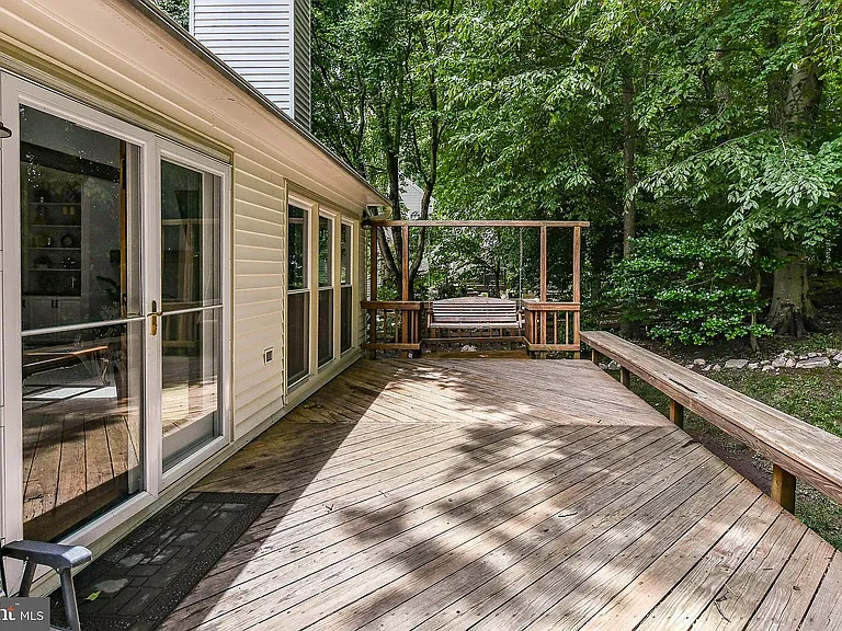7910 Oak Hollow Ln — Photo 2