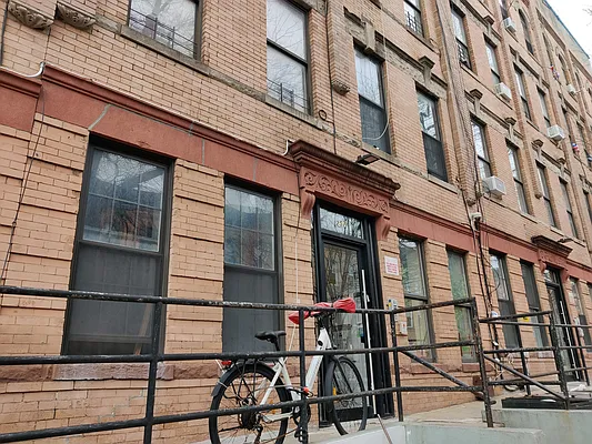 Rented by Signature Property Realty | media 26