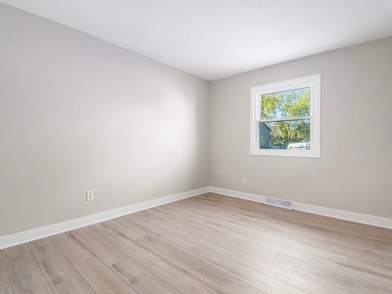 11601 S 37th St — Photo 7