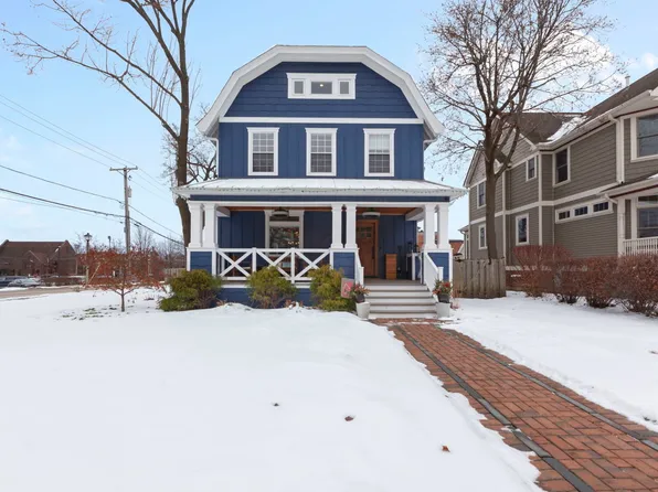 205 W Cook Ave, Libertyville, IL 60048