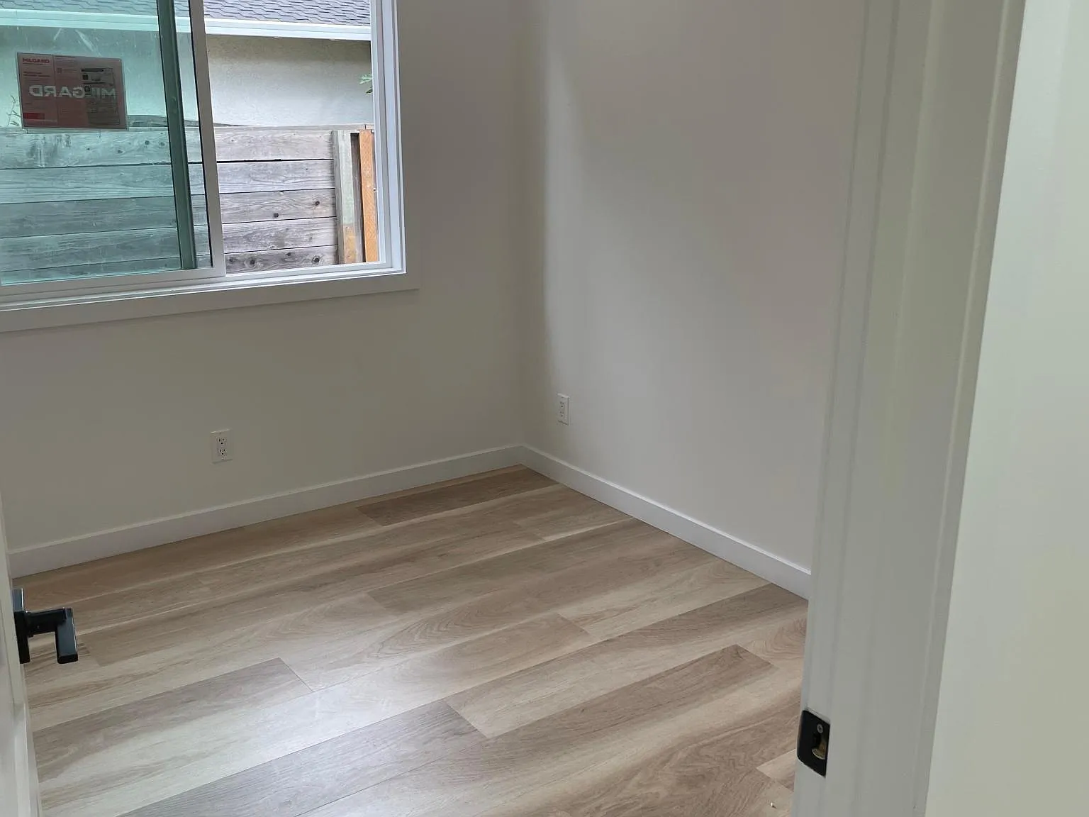 451 Juanita Dr — Photo 3