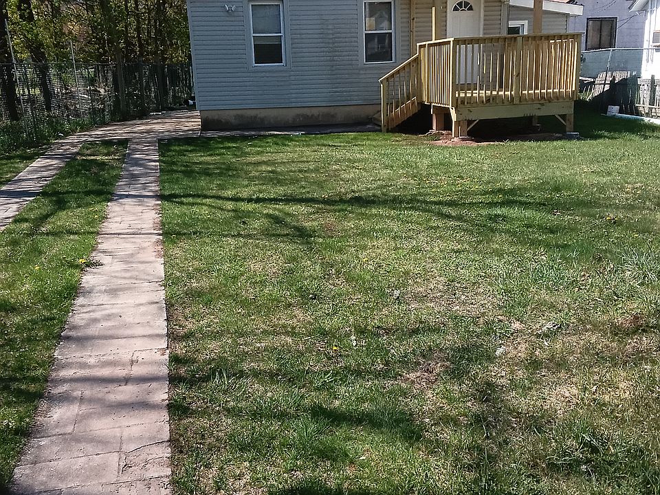 1st image of 17 Dillon Rd #1
