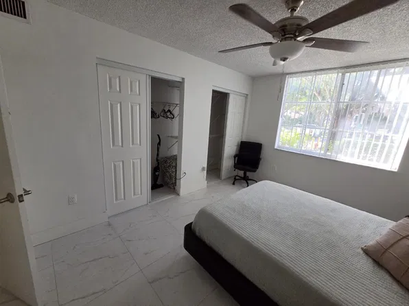 12148 Saint Andrews Pl #8-111, Hollywood, FL 33025