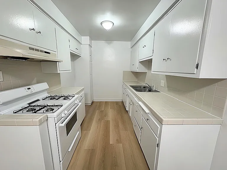 5032 Maplewood Ave #103 — Photo 4
