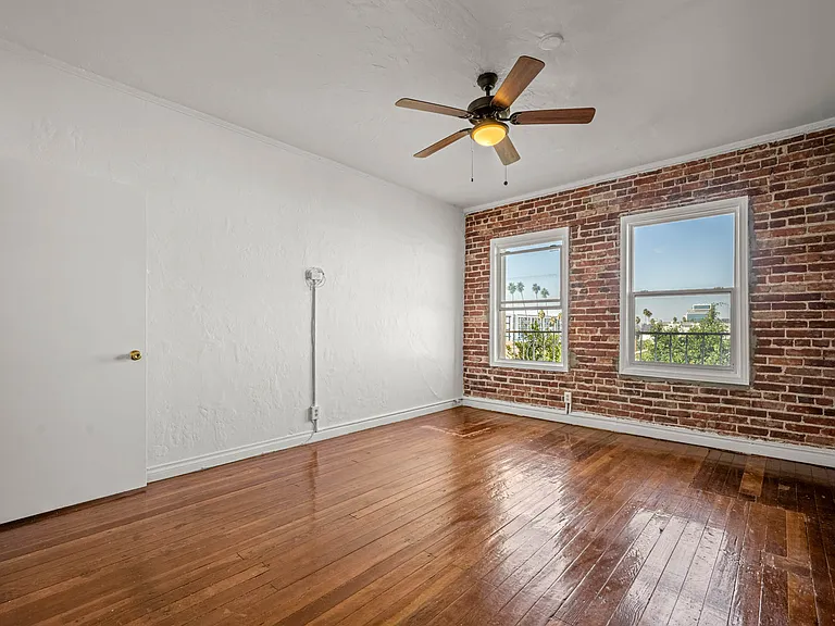 1516 N Hobart Blvd — Photo 34