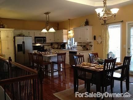 Entry
						:
						Beautiful first impression walking in the door!