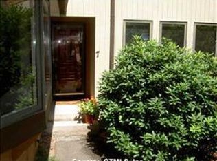 7 Chateau Margaux, Bloomfield, CT 06002