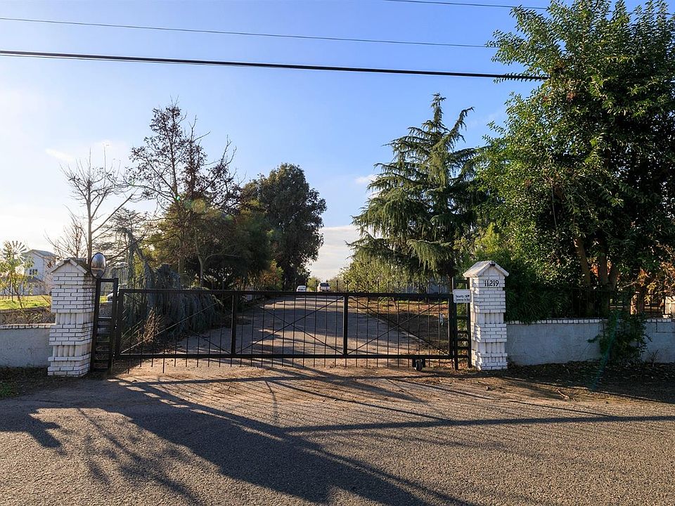 1st image of 11219 Sawyer Ave