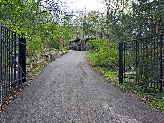 3rd image of 580 Old Mill Rd