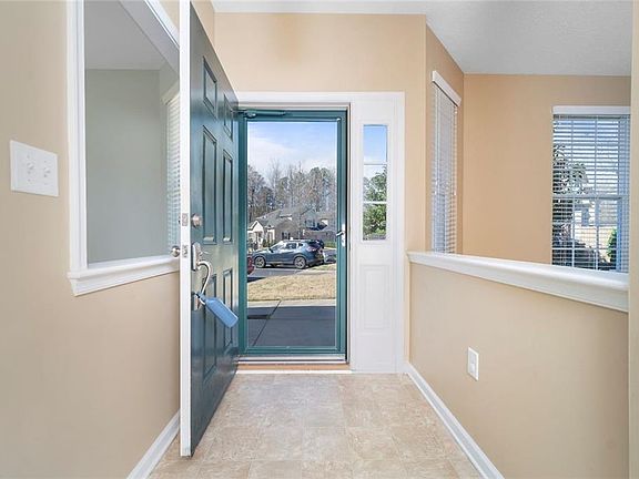 2nd image of 1429 Otterbourne Cir