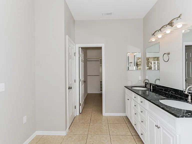 2703 Redwood St — Photo 10