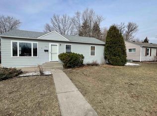 1921 6th St NW, Minot, ND 58703