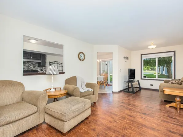 2736 Prairieview Ln S, Aurora, IL 60502