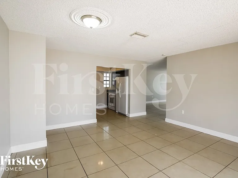 960 N 73rd Way — Photo 5