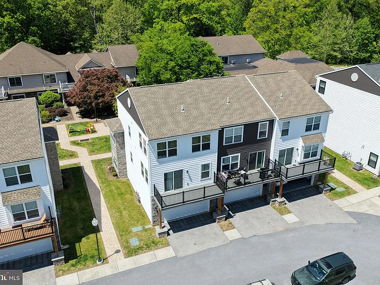 121 High Pointe Dr #38 — Photo 21