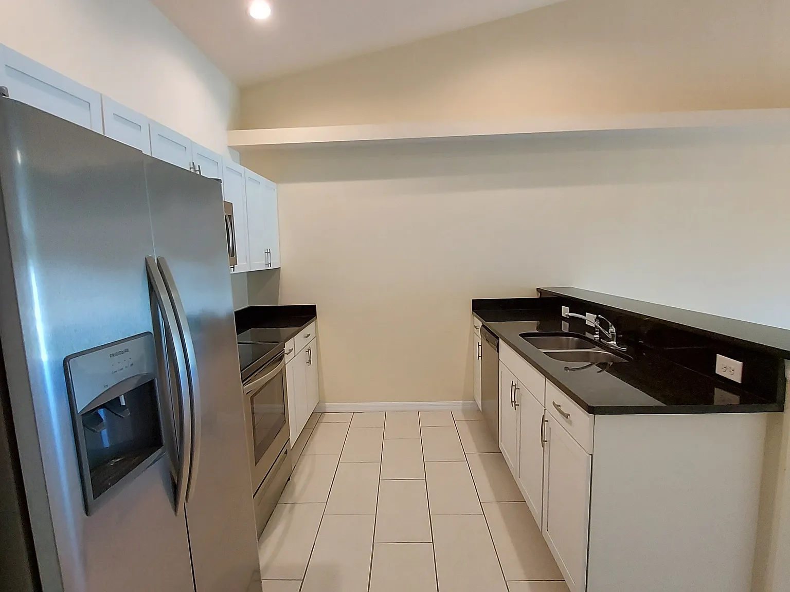 613/615 Southeast 7th Street - 615 — Photo 3
