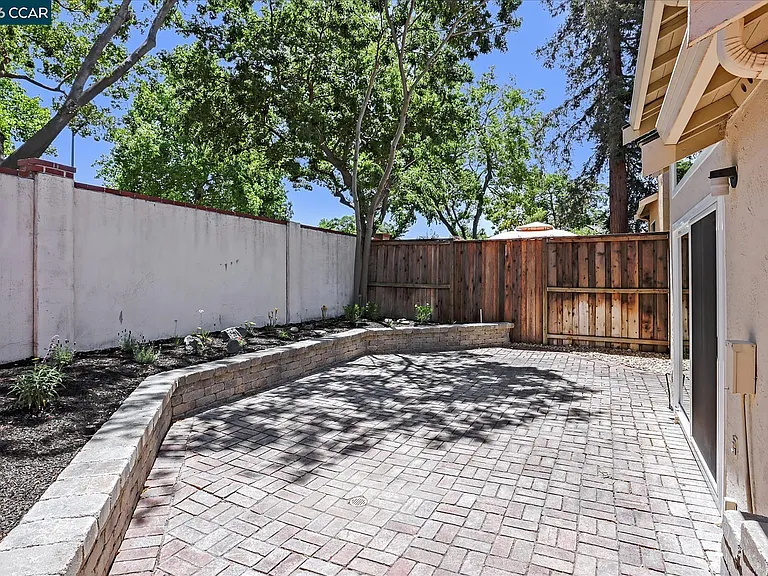 1539 Trimingham Dr — Photo 36