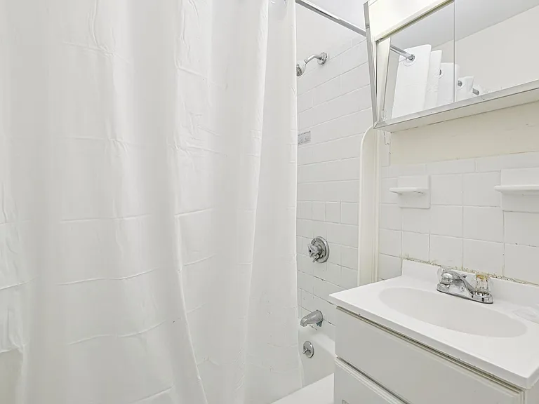 Gardner Street Apartments — Photo 52