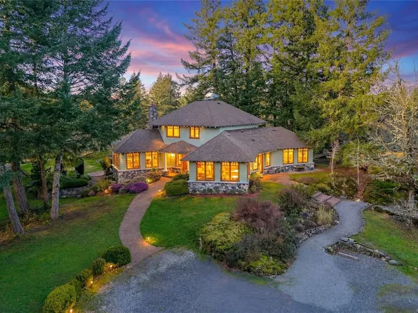 240 Viaduct Ave W, Saanich, BC V9E 2B6