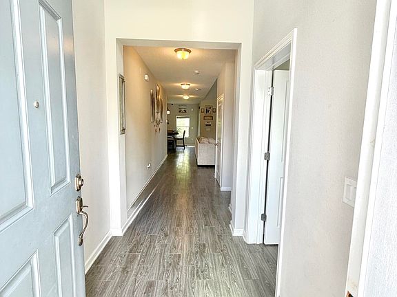 3rd image of 206 LOMBARD Way