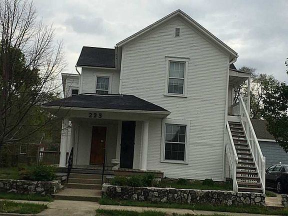 4th image of 223 S Elm St
