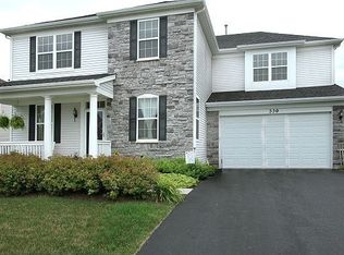 330 Parkstone Dr, Cary, IL 60013