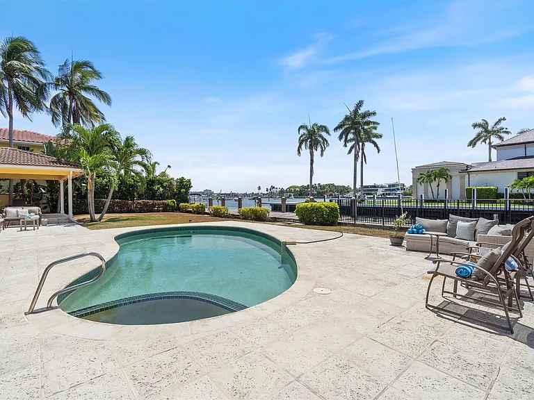 703 Royal Plaza Dr — Photo 19