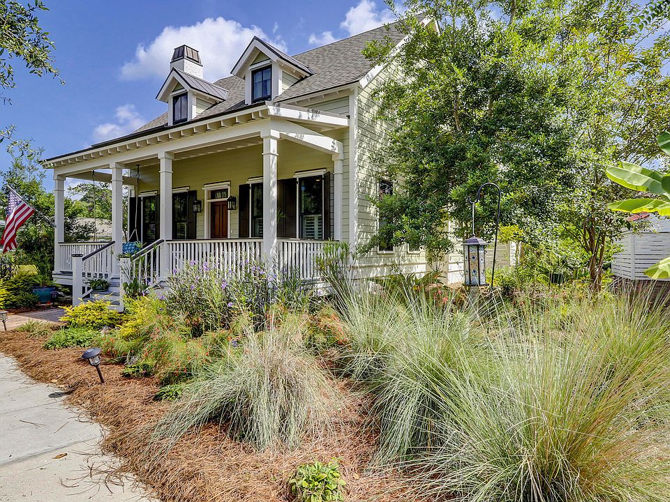1st image of 428 Commons Cir