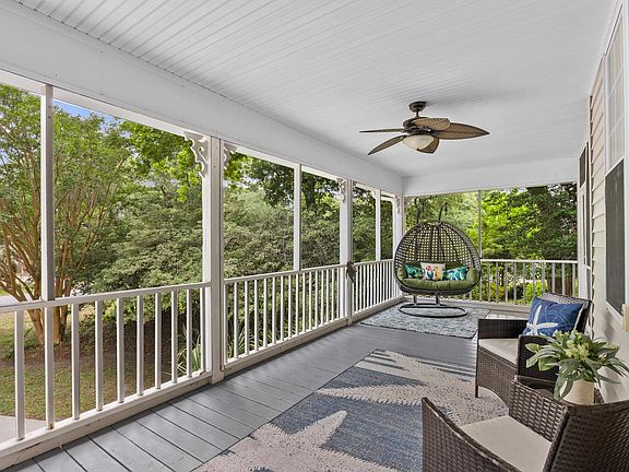 4th image of 554 Hammock Ave.