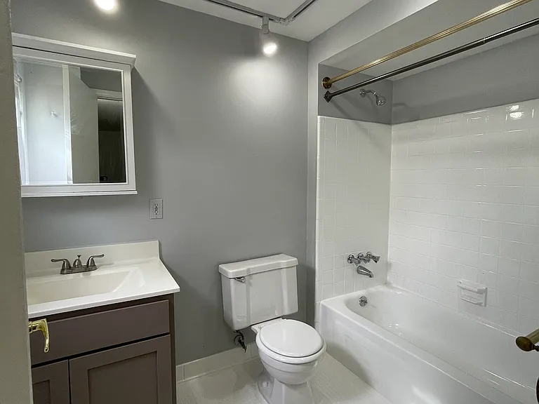 1911 Smallbrook Dr — Photo 17