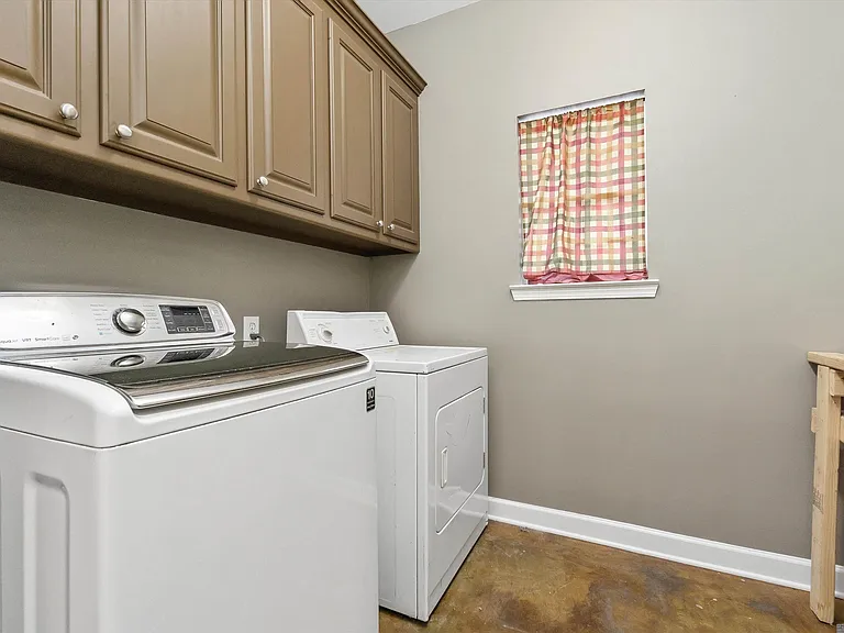 270 Stoney Creek Ave — Photo 15