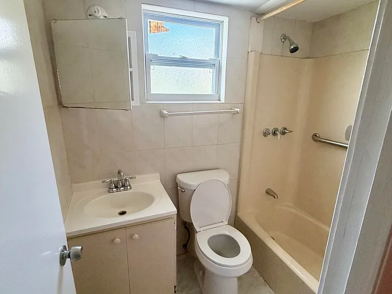 2425 Ceceile Ave — Photo 7
