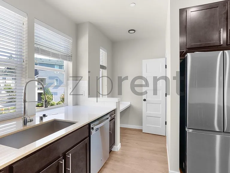 13717 Admiralty Way #L4 — Photo 8