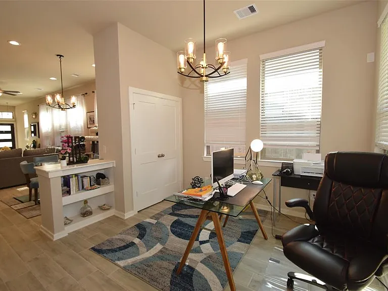 917 Crystal Bend Ln — Photo 22