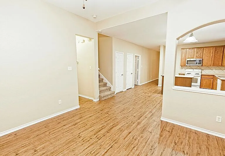 4009 Hidden Meadow Ct — Photo 5