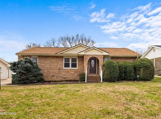 125 Howard Ave, Harriman, TN 37748