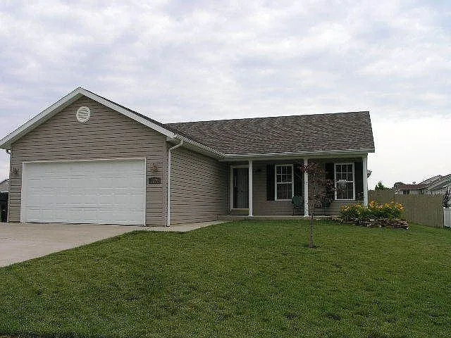 1109 Driftwood Ln photo 1