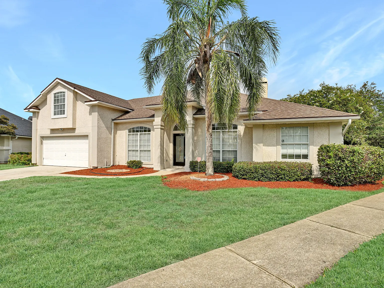 5 bed, 2890 sqft, $3,375 — Photo 2