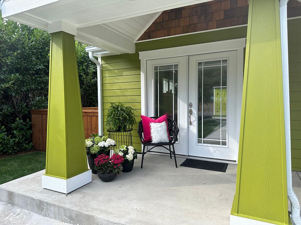 1st image of 4502 15th Ave SE Studio A